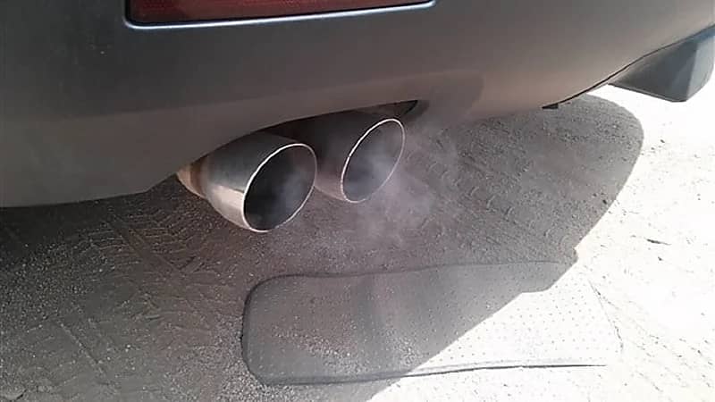 5 خطوات لتنظيف وغسل عادم السيارة في المنزل