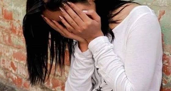 بحريني شاهد رجل يخرج من بيت ابنه  والـ "واتس آب" يكشف السر