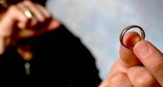 مصرية تطلب الخلع  لخيانة زوجها  مع الخادمة