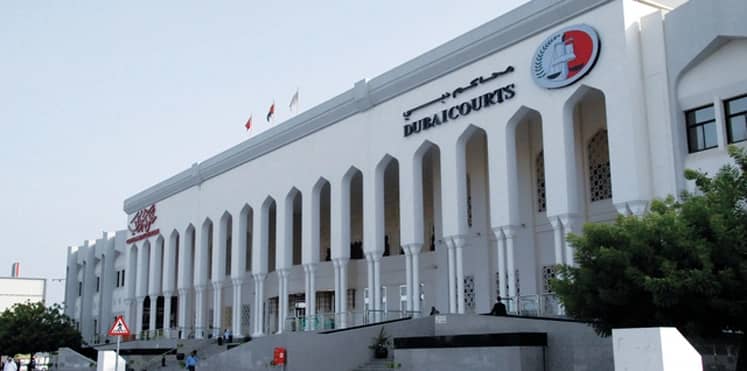 خليجية عادت لمنزلها باكرا ففوجئت بمنظر مخل للآداب