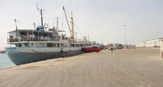 اليمن يطالب بتوجيه المساعدات إلى الموانئ المحررة