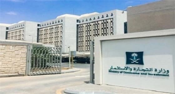 بالصور.. " التجارة " تضبط سلعاً كهربائية فاسدة وتحرر 21 مخالفة بخميس مشيط
