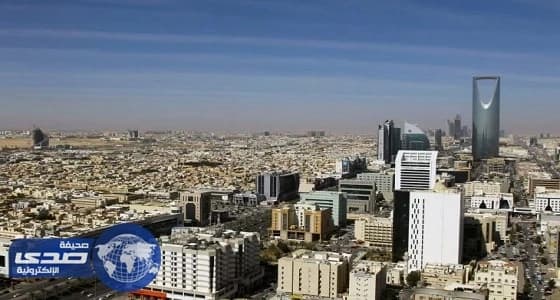بالفيديو.. مسن يتوشح لون الوطن احتفالاً ويدعو الشباب للعمل