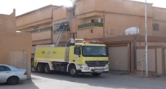 بالصور.. أبناء يحتفلون بوالدهم ويهدونه سيارة بمناسبة تقاعده