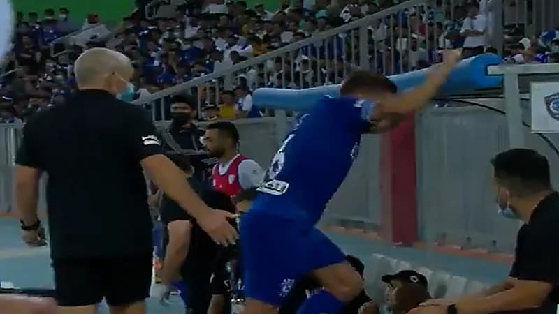 بالفيديو.. عيد ميلاد ينتهي باشتعال النيران في فتاتين