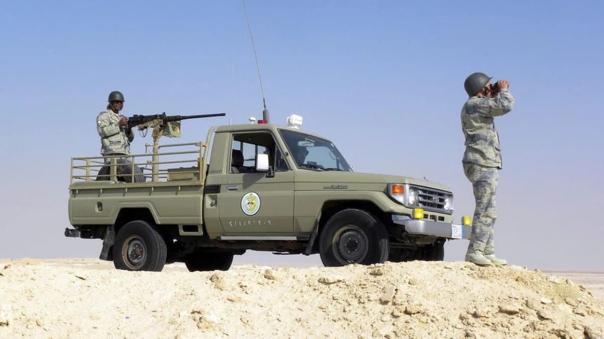 القبض على 25 شخصًا لتهريبهم مواد مخدرة