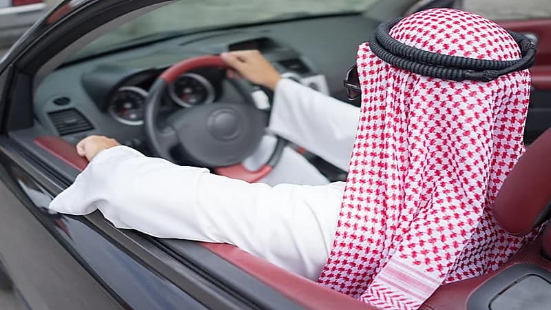 المرور: 5 خطوات يجب اتباعها عند تعطل مركبتك بالطريق العام