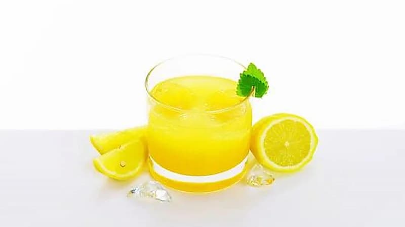 أضرار شرب الكثير من ماء الليمون على الريق