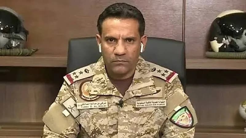بالصور.. منسوبو برنامج " ضيوف الملك " يودعون المتعجلين من الحجاج بالورود
