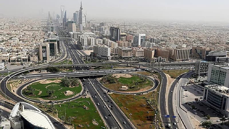 "وزارة النقل" تعلن الانتهاء من صيانة جسر الخليج بالرياض وعودة الحركة المرورية