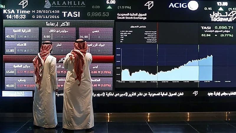 مؤشر سوق الأسهم يغلق منخفضاً