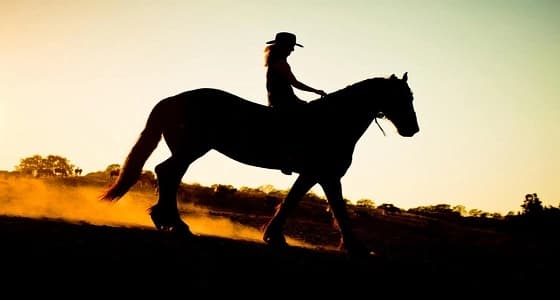 ركوب الخيل ينهي معاناة طفلة من عيب خلقي في الحبل الشوكي