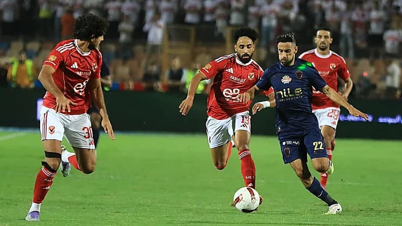 الأهلي يقلب الطاولة على الزمالك بثنائية في الدوري المصري