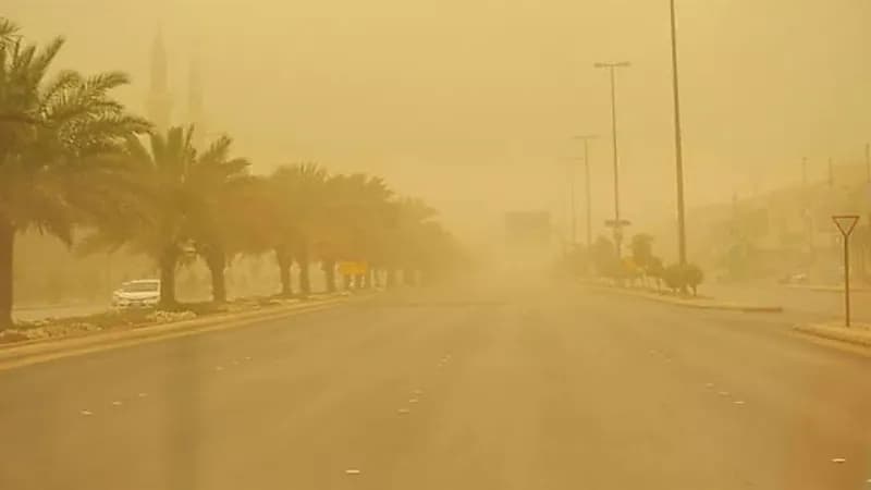 تحذيرات من رياح وأتربة مثارة على الطرق الخارجية بالرياض والشرقية