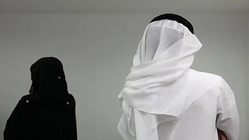 سيدة تطلب فسخ عقد نكاحها لرفض زوجها ظهورها بمواقع التواصل الاجتماعي بمكة