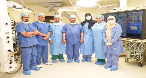 نجاح إجراء عملية نادرة لتوسيع الصمام الأورطي لجنين في رحم الأم بالرياض