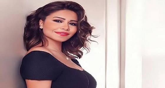 بالصور.. شيرين عبد الوهاب تطل بفستان فضي من توقيع جاسمكو