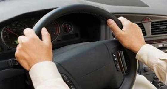 " النوم سلطان " ..سائق يغلبه النعاس بمنتصف الطريق