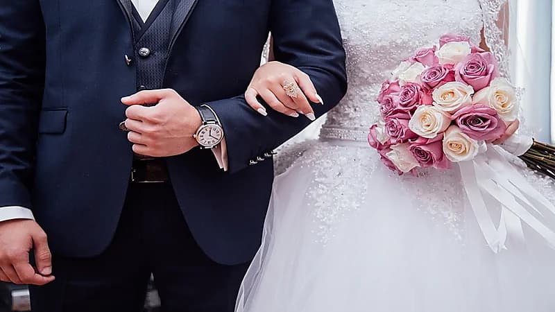 سيدة تتزوج قاتل شقيقها بعد قضائه 40 عاما داخل السجن: "سنتجاوز الأمر"