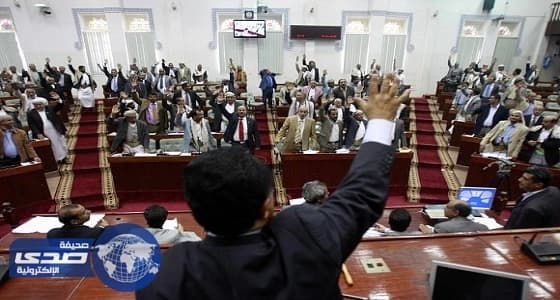 برلماني يمني : يستنكر عدم صرف حكومة الحوثيين رواتب الموظفين