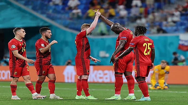 بلجيكا تضرب فنلندا بثنائية في يورو 2020
