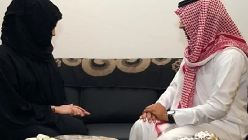 مستشار أسري ينهي الزوجة عن إدانة زوجها في الحديث