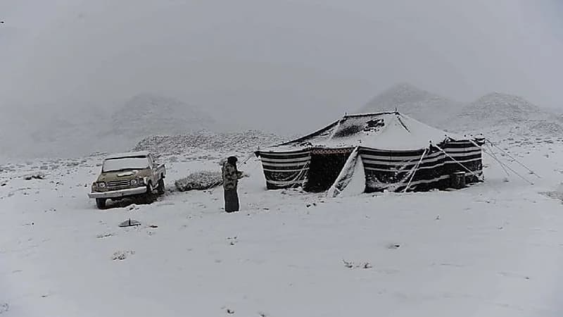 تنبيه بتساقط الثلوج على جبل اللوز في تبوك