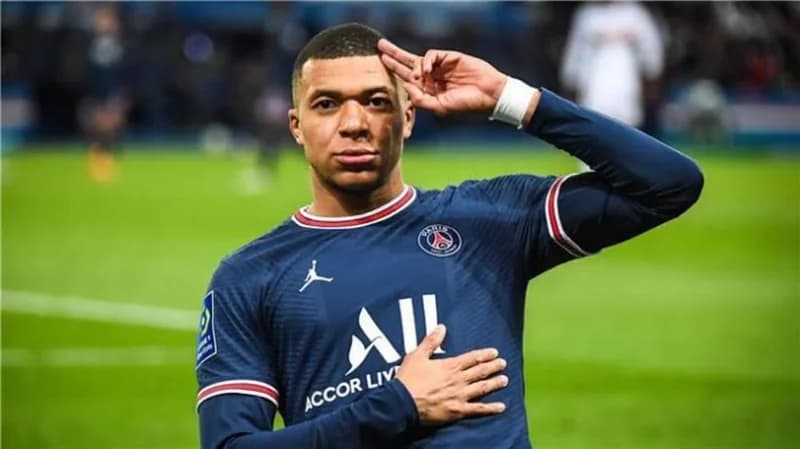 جماهير ريال مدريد تُعاقب مبابي بعد تفضيله باريس سان جيرمان