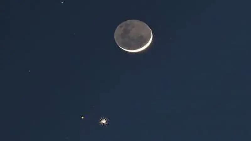 اليوم.. اقتران سماوي ثلاثي بين "القمر والزهرة والمريخ" في سماء المملكة