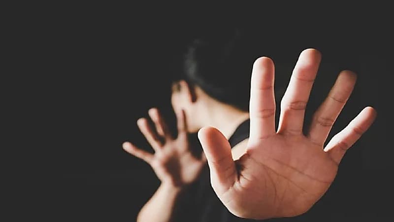 عامل غاز يتعرض للضرب بعد محاولته التحرش بـ ربة منزل