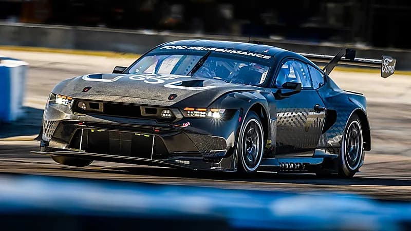 بالصور.. فورد موستنج GT3 موديل 2024 بمظهر رياضي قوي لأول مرة