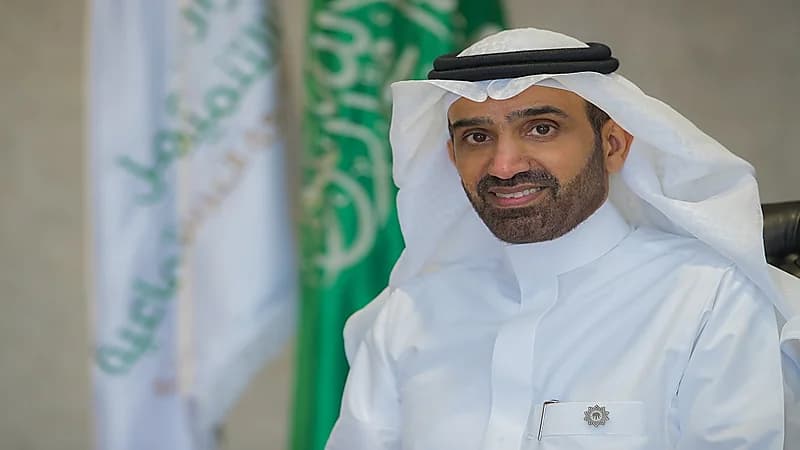 أول تعليق للراجحي على السماح بإصدار الإقامات ورخص العمل بشكل جزئي