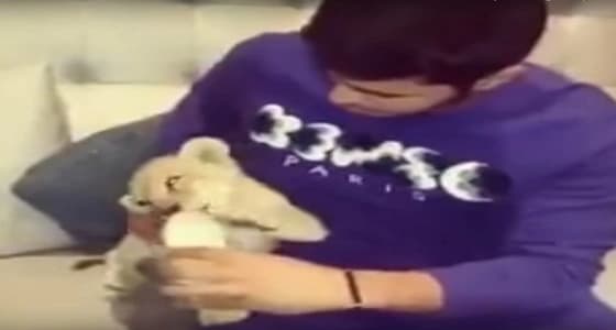 بالفيديو.. متظاهرون يحرقون مقرًا لـ " الباسيج " في رامهرمز الإيرانية