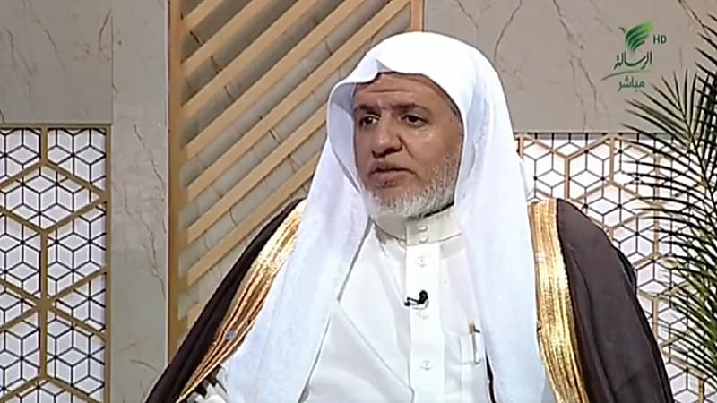 هل يجوز ارتداء الرجال للأزرار والساعات المطلية بالذهب..الشبل يجيب