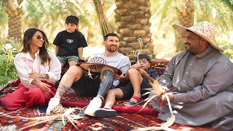 شاهد: ميسي يستمتع بجولته السياحية في المملكة برفقة عائلته