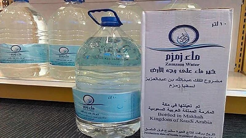 الحج والعمرة تحدد شرطين لشحن ماء زمزم في الطائرات