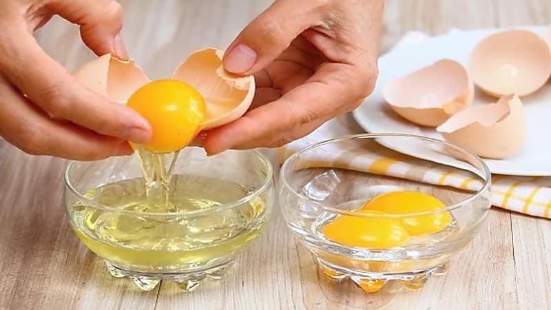 استخدام البيض لتفتيح البشرة وترطيبها
