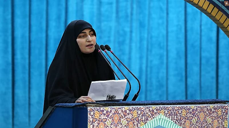 هاتف ابنة قاسم سليماني يعرضها للسخرية