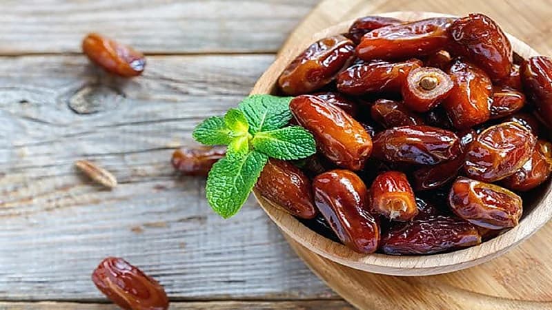 " الخضيري " ينصح بتناول الغشاء الفاصل بين لب التمر والنواة