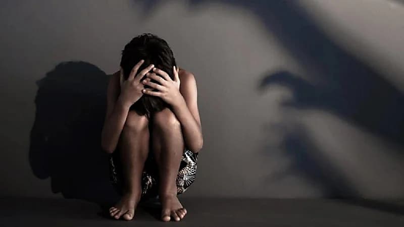 قاصر يستدرج ابن عمه ويتناوب على اغتصابه بصحبة 3 آخرين