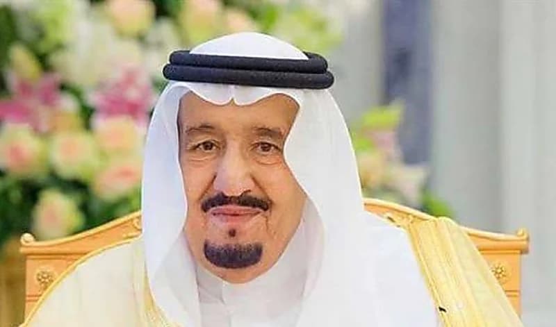 خادم الحرمين يمنح المصور "الجلعود" وسام الملك عبدالعزيز