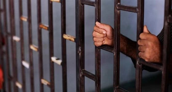 محكمة كويتية تقضي بحبس كاتب صحفي أساء لدولة خليجية عبر " تويتر "