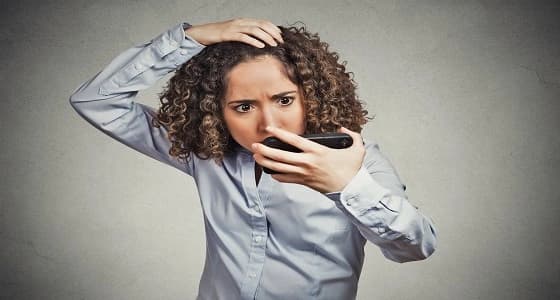 تمشيط الشعر بخليط الريحان وزيت اللوز للقضاء على الشيب