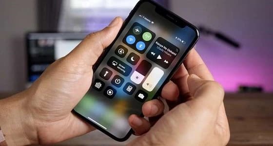 أحد مستخدمي " ايفونX  " : الهاتف يشد شعر لحيتي عند استخدامه