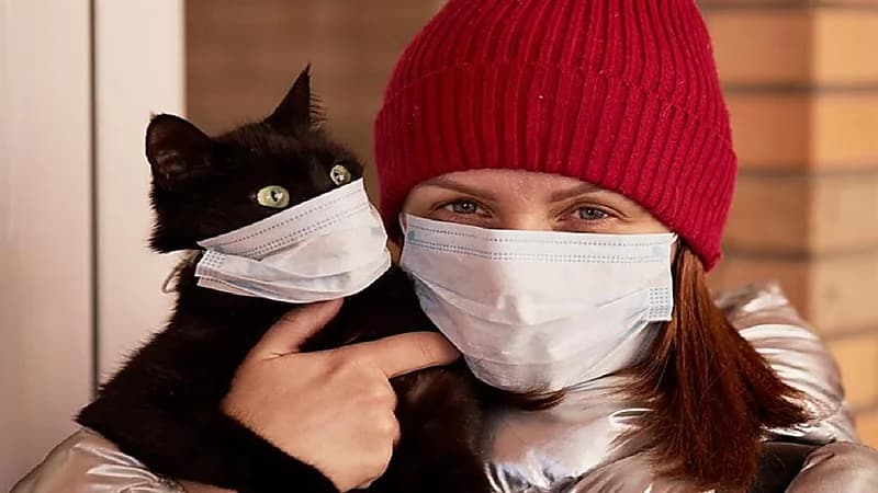 الصحة العالمية تحذر مصابي "كورونا" من مخالطة الحيوانات الأليفة