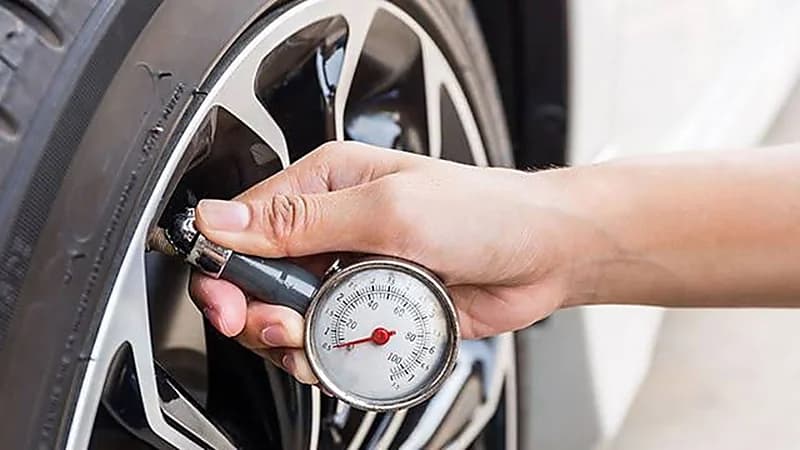 دواعي فحص ضغط إطارات سيارتك