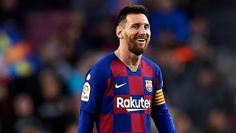 "ميسي" يخفض أجرة للبقاء مع برشلونة