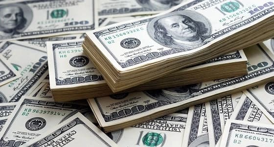 الدولار يتراجع أمام 6 عملات رئيسية خلال عطلة الكريسماس