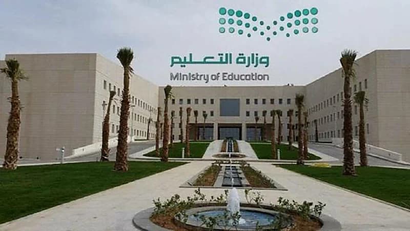 بالفيديو .. سمو ولي العهد يستقبل  أمير قطر بمطار الملك عبدالعزيز الدولي في جدة