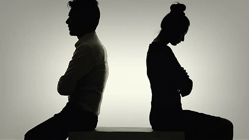 سيدة تكتشف تطليقها بالصدفة أثناء تجديد الهوية